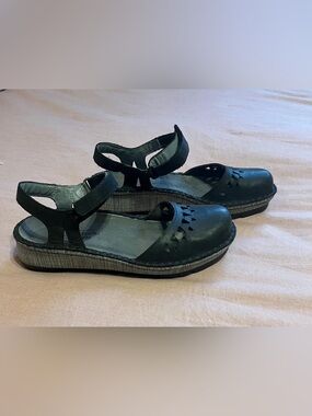 Naot Black Leather Slingback Sandals